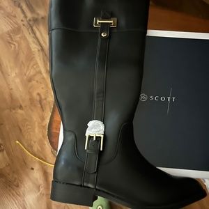Kendra Scott leather riding books